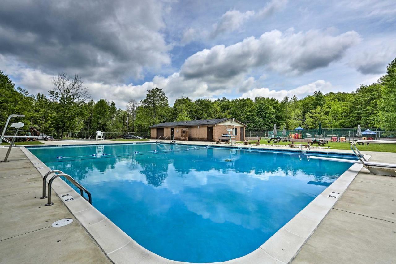 Cozy Arrowhead Lake Home With Sunroom And Pool Access! Pocono Lake Экстерьер фото
